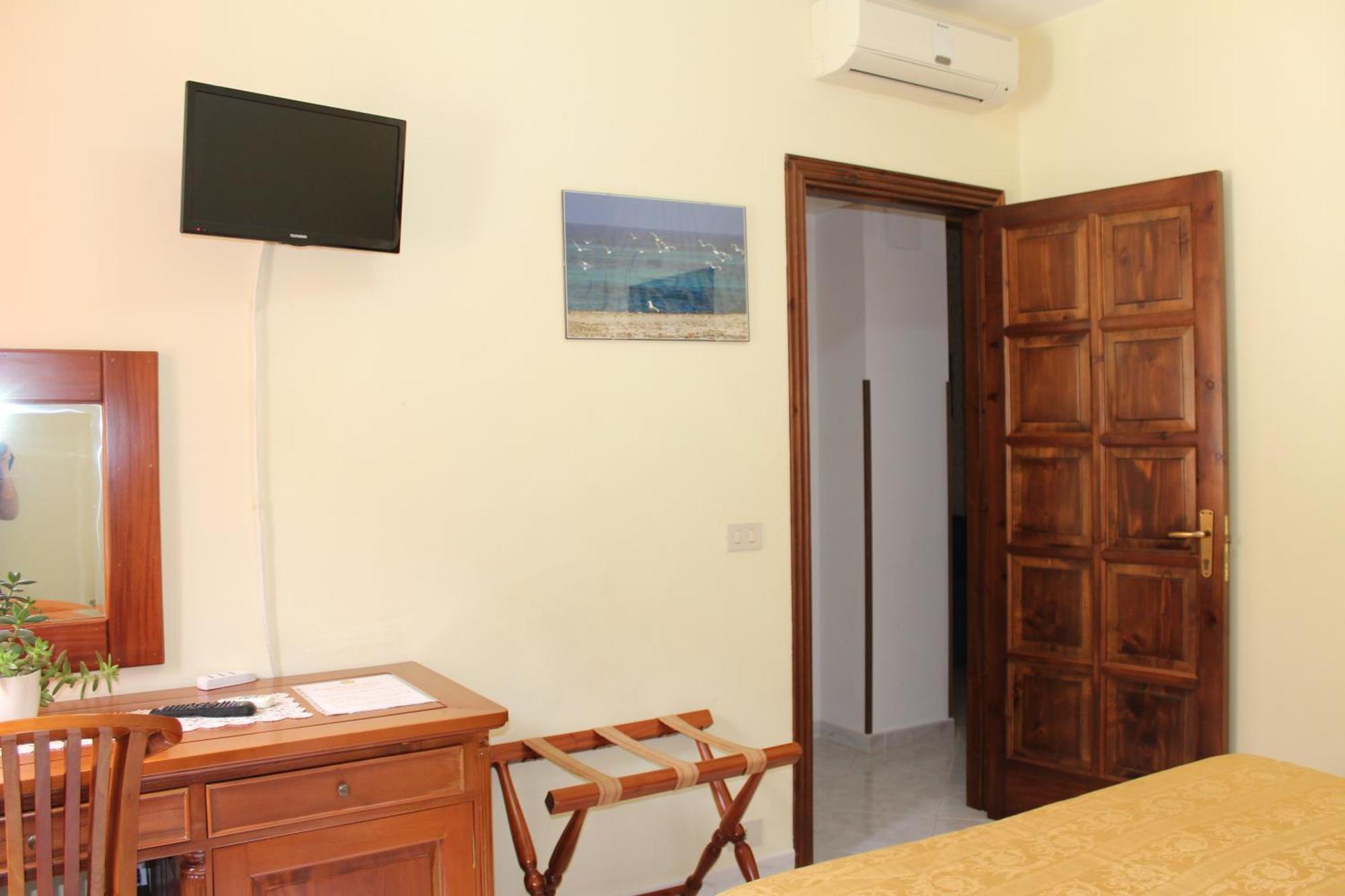 ماكاري Raggio Di Sole Bed & Breakfast المظهر الخارجي الصورة